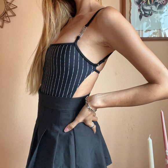 ⛓️ I.AM.GIA Pinstripe Open Back Bodysuit - Picture 3 of 8